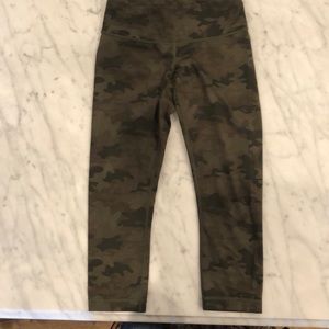 Lululemon camo cropped leggings